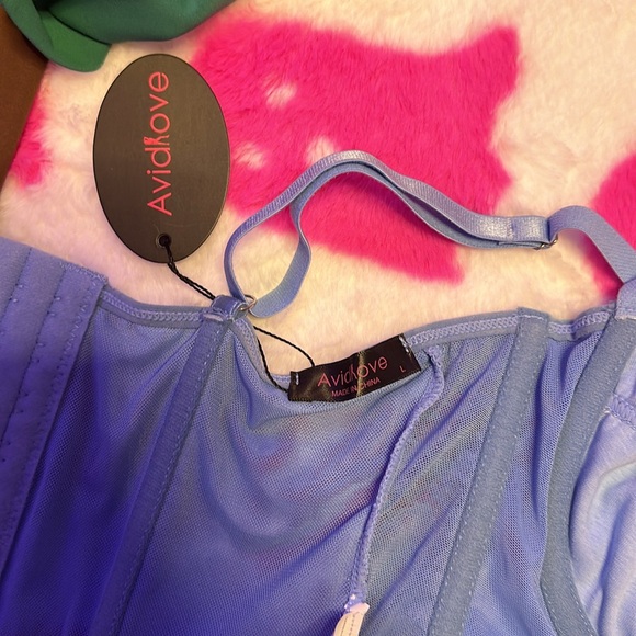 Corset - Picture 2 of 2